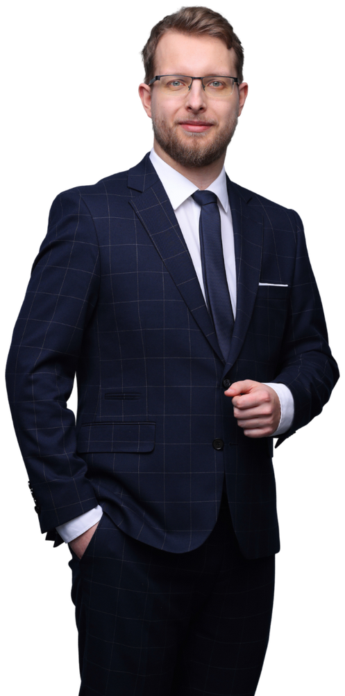 Adam Giedrojć w granatowym garniturze